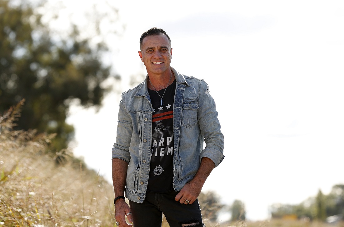 Shannon Noll to perform at Coonamble Greyhound Carnival